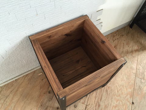 014041 アイアンプランターボックス 観葉植物 プランター 無垢材 アイアン家具 緑 いのか家具 014041 アイアンプランターボックス 観葉植物 プランター 無垢材 アイアン家具 緑 いのか家具